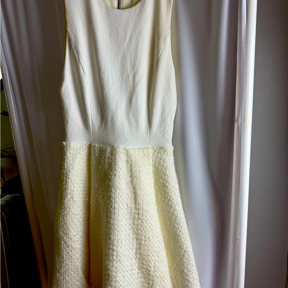 Elegant White Sleeveless Dress